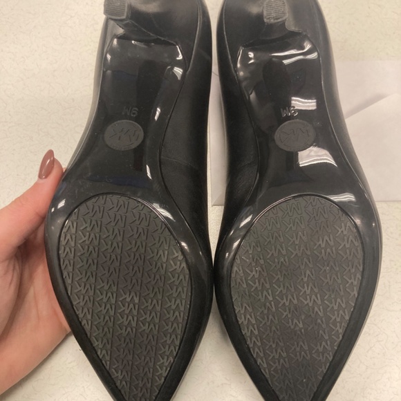 Michael Kors Alina Flex Leather Pump - Picture 5 of 9